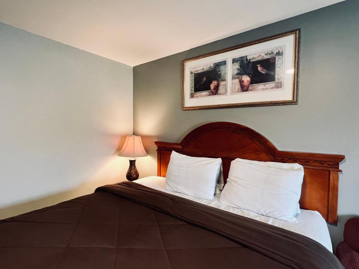 & Motel Ozark