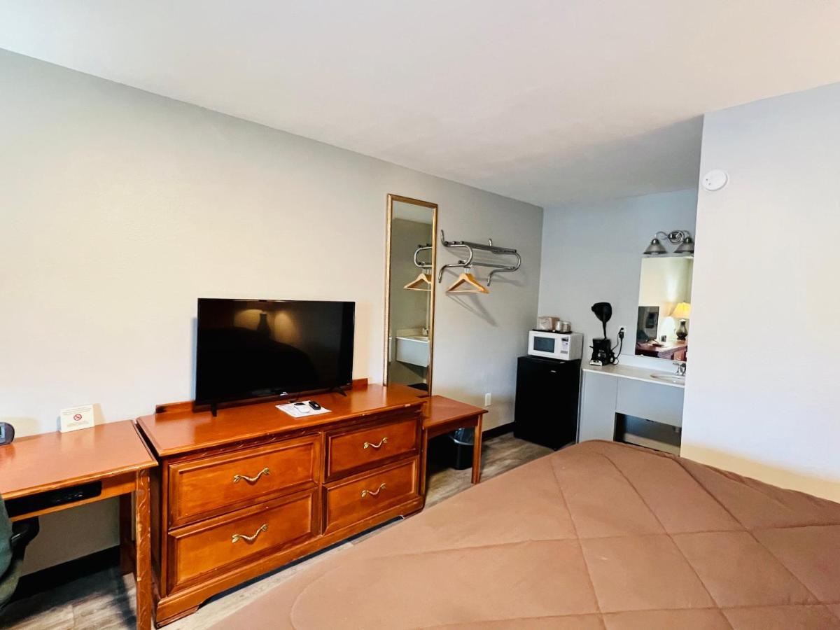 Motel &